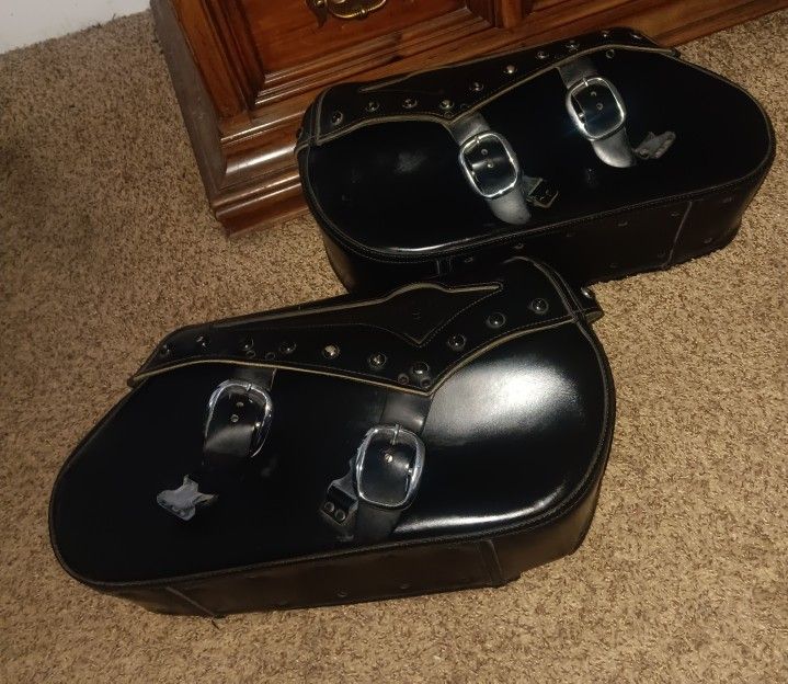 Kawasaki Vulcan Studded Classic Leather Saddlebag Left & Right 