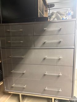 DRESSER/NIGHTSTAND SET NEED GONE ASAP