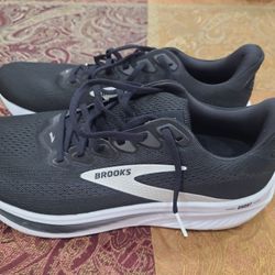 Men Brooks Ghost 17 Size 11