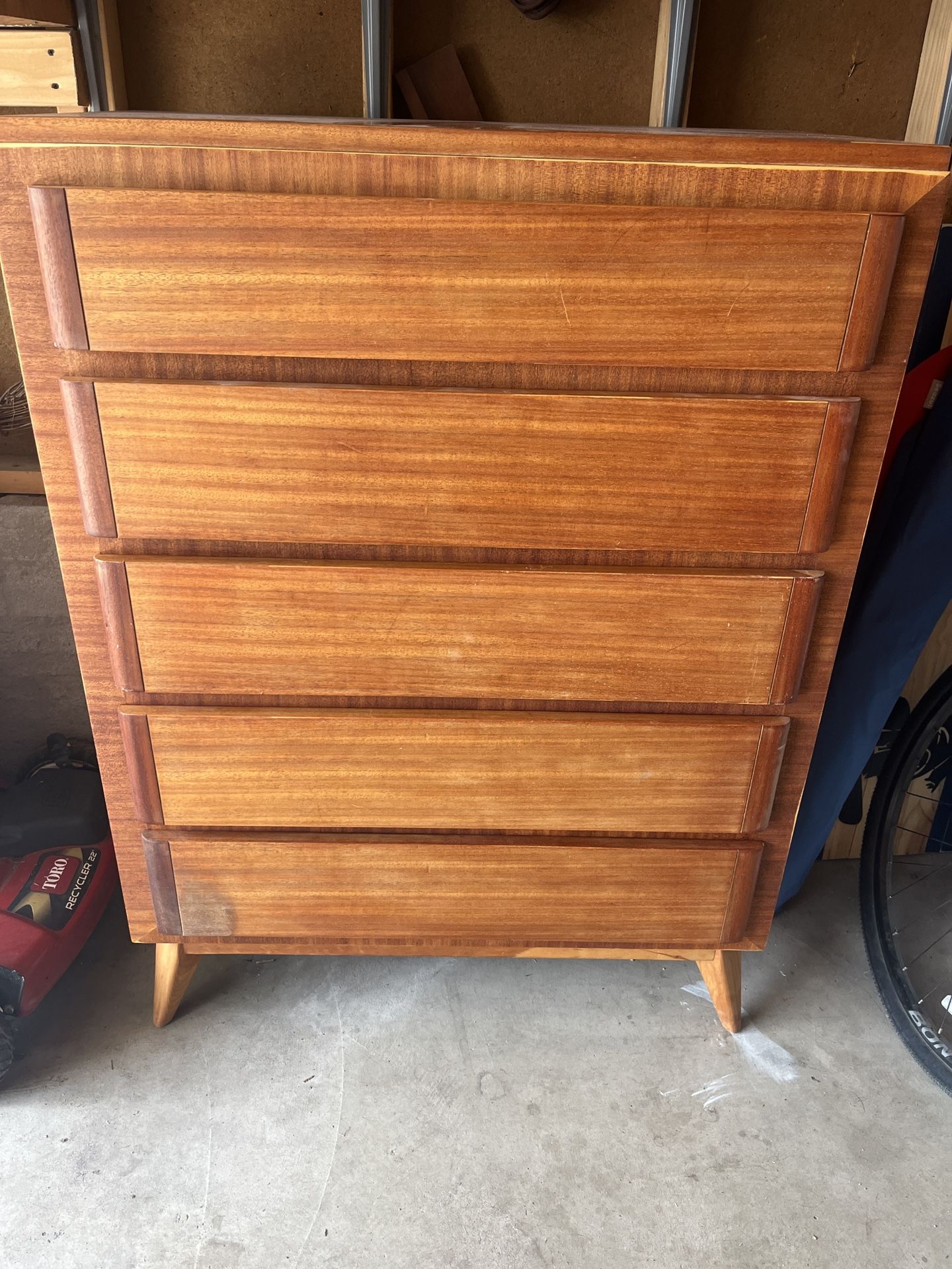 Dresser (Rway)