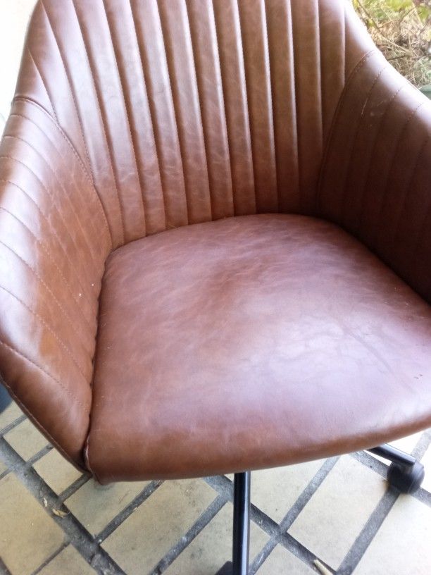 Mid Century Roll Chair