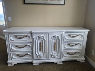 Bassett Furniture French Provincial 9 drawer long dresser