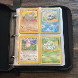 Pokémon Binder ( 280 Cards Total )