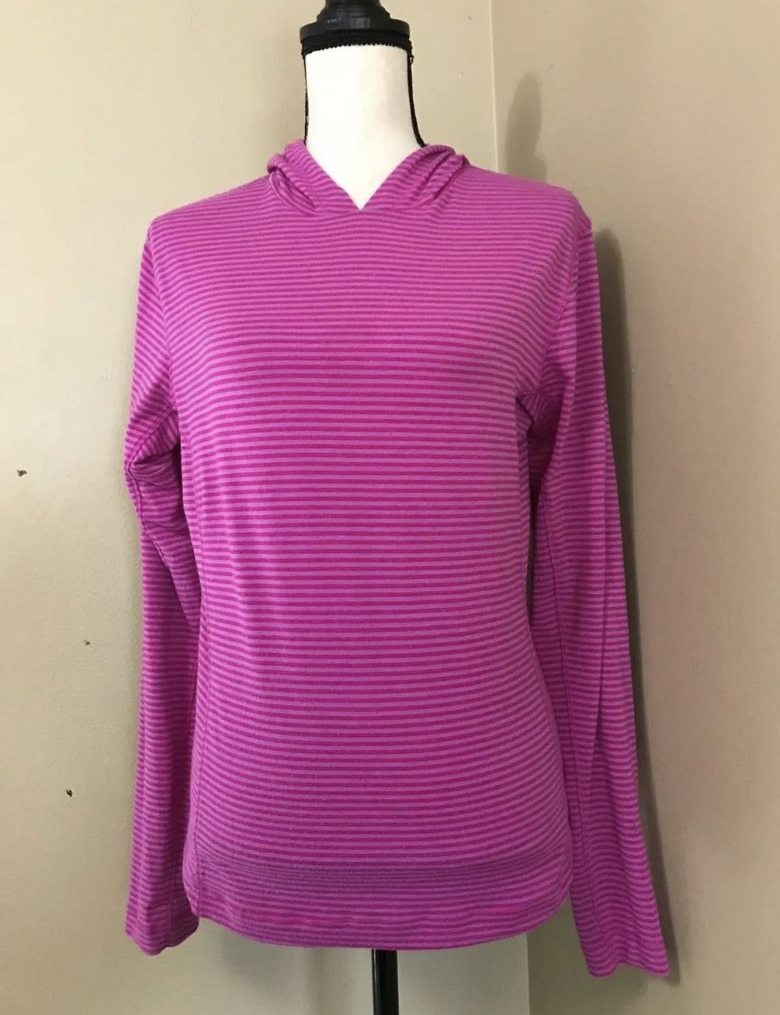 Women’s Columbia Omni-Wick Pink Striped Pullover Hoodie Long-Sleeve Shirt Size M