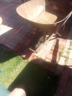 Heavy Duty Metal Wheelbarrow