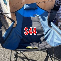 Swinging hammock chair