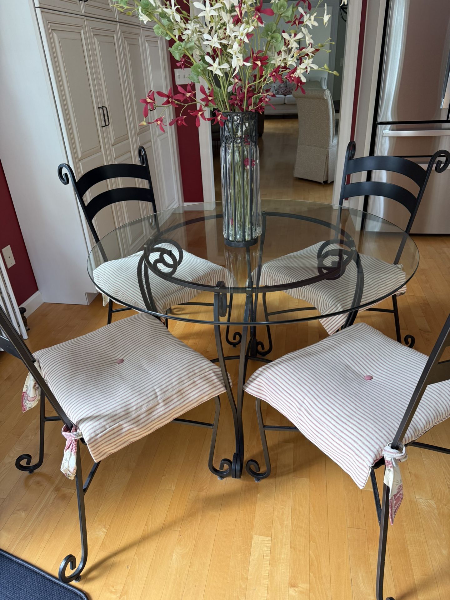 Kitchen Table With 4 Chairs