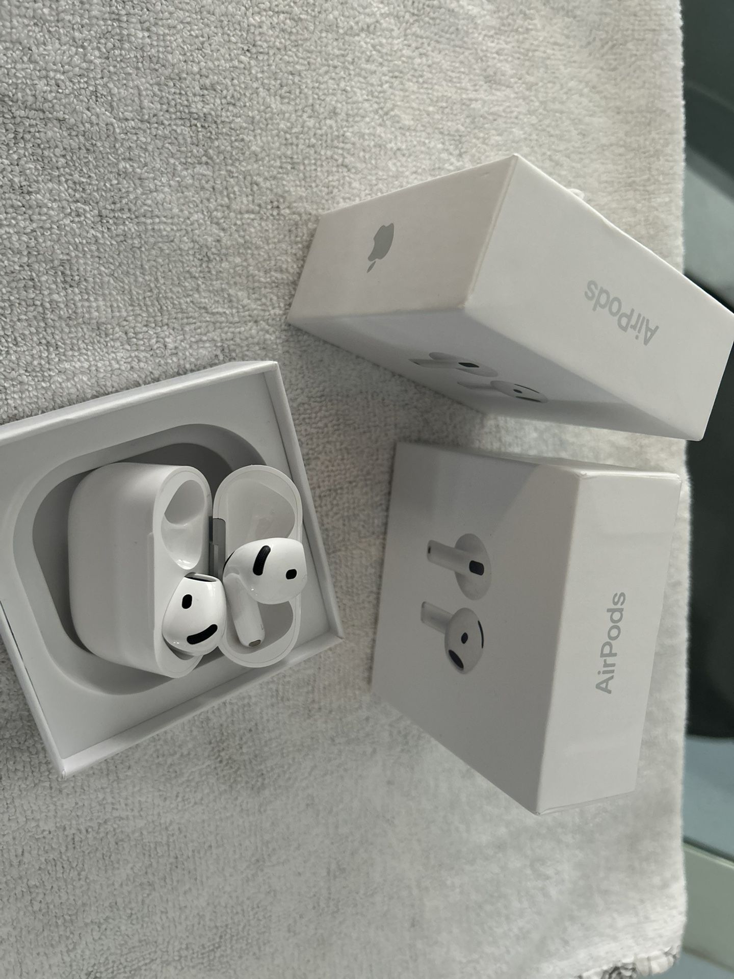 AirPods 4