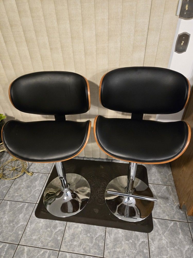 2 Bar Stools