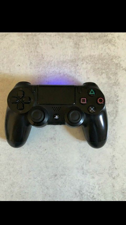 DualShock 4 Wireless Controller for PlayStation 4 - Jet Black