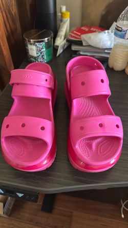 Women platform Crocs size 10