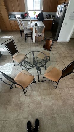 Round Glass Top Dining Table with 4 Chairs
