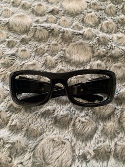 Frame Oakley new era radio costaron 350 dólares