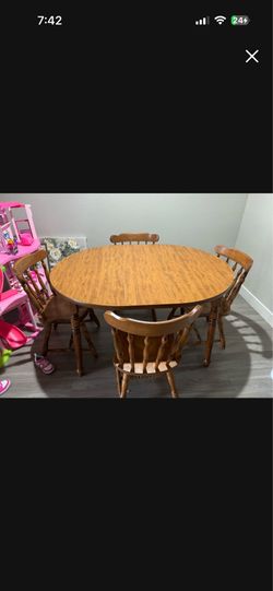 Adjustable kitchen table with 4 chairs
