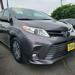 2018 TOYOTA SIENNA XLE MINIVAN 4D