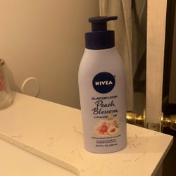 Nivea Brand New Peach Blossom Oil Infused Lotion 