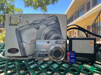 Nikon Coolpix P4 VR 8.1MP Digital Camera