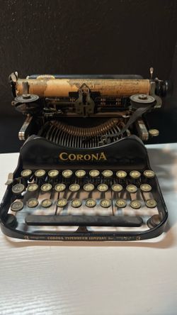 Vintage 1920’s corona type writer