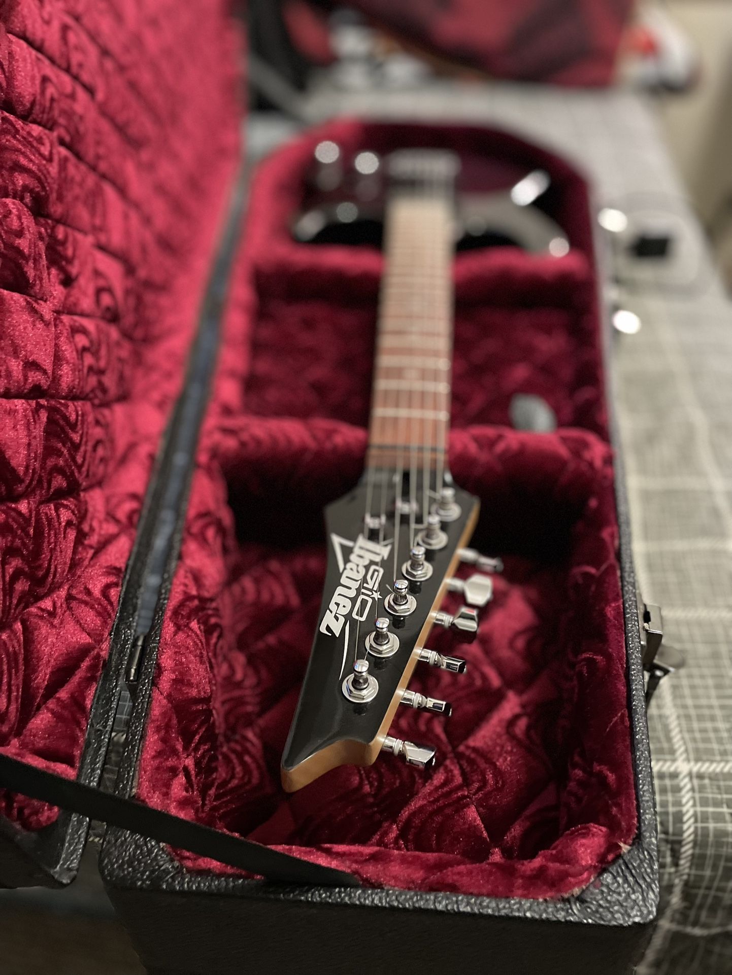 Gio Ibanez Guitar Purple/black