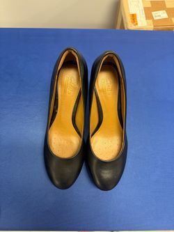 Clarks Collection Black Leather Pumps Size 5.5US