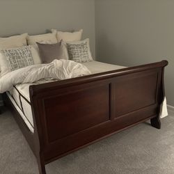 Queen Slay Bed With Dresser And Nightstand