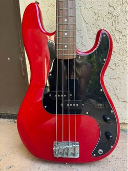 Bass:  Fender  Squier 20th Anniversary P BASS