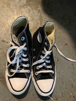 Little kids converse