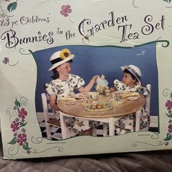 1994 23pc Bunnies In The Garden Tea Set