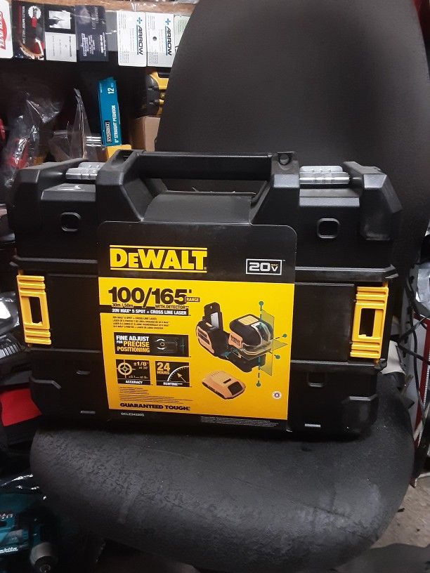DeWalt 20V Max Cordless Lithium Ion Green Cross Line Laser Level Kit (1) 2.0 Ah Battery Charger and TSTAK Case