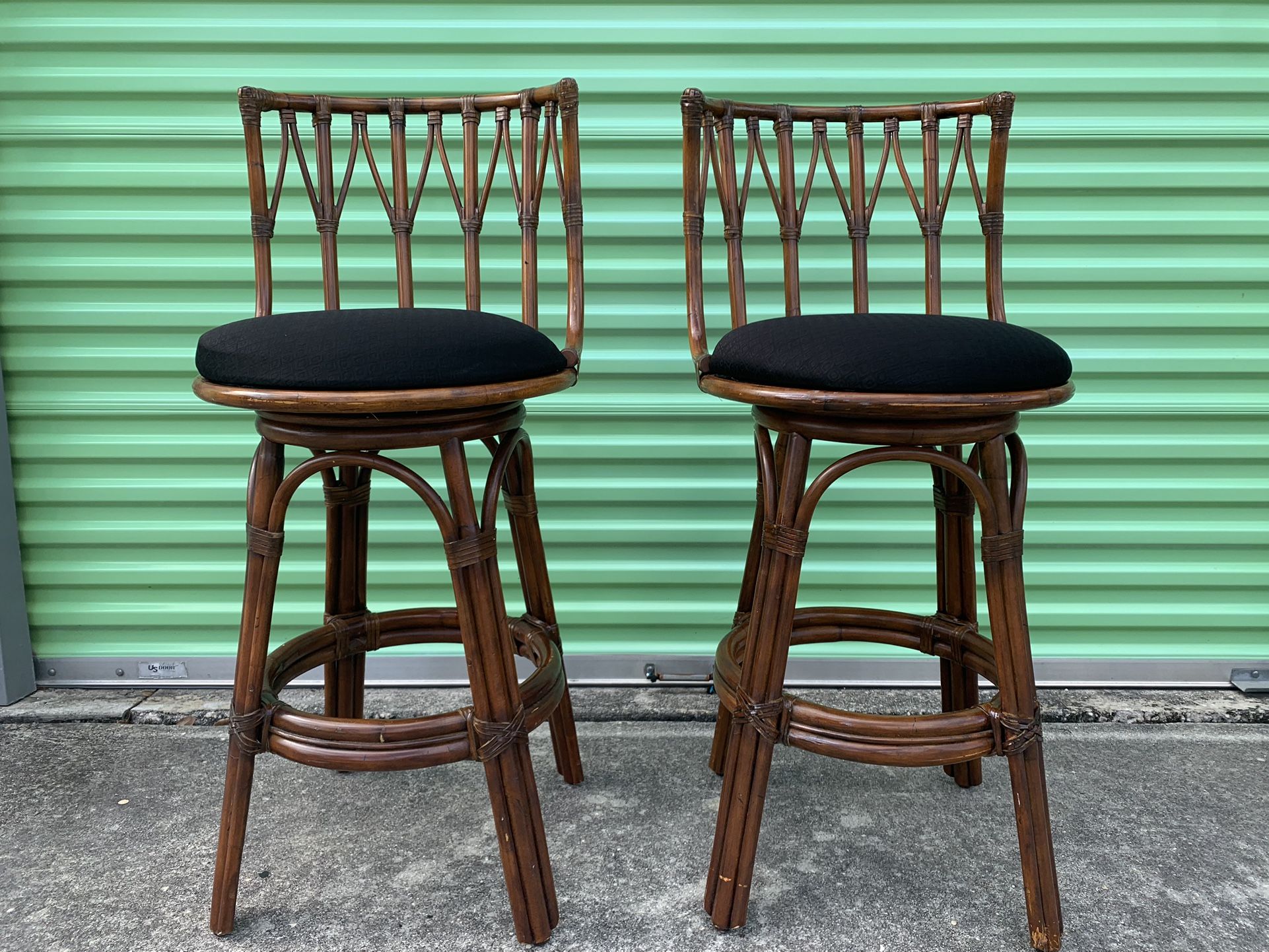 Indonesia Rattan Swivel Bar Chairs