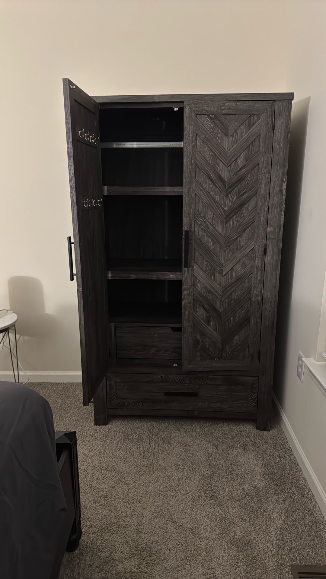 Want To Sell This Almirrah