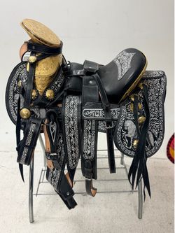 Montura charra de fuste de oro