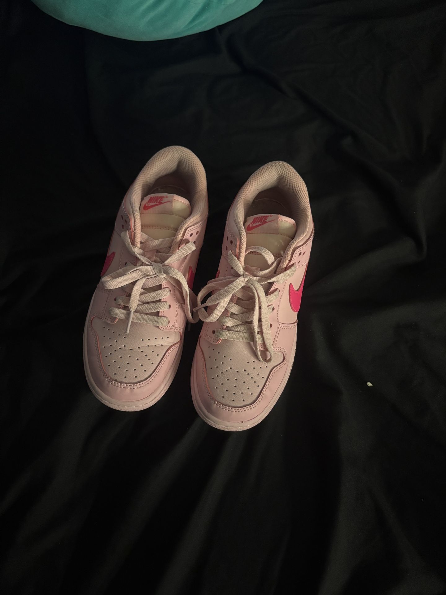 Pink dunk size 8 women's 