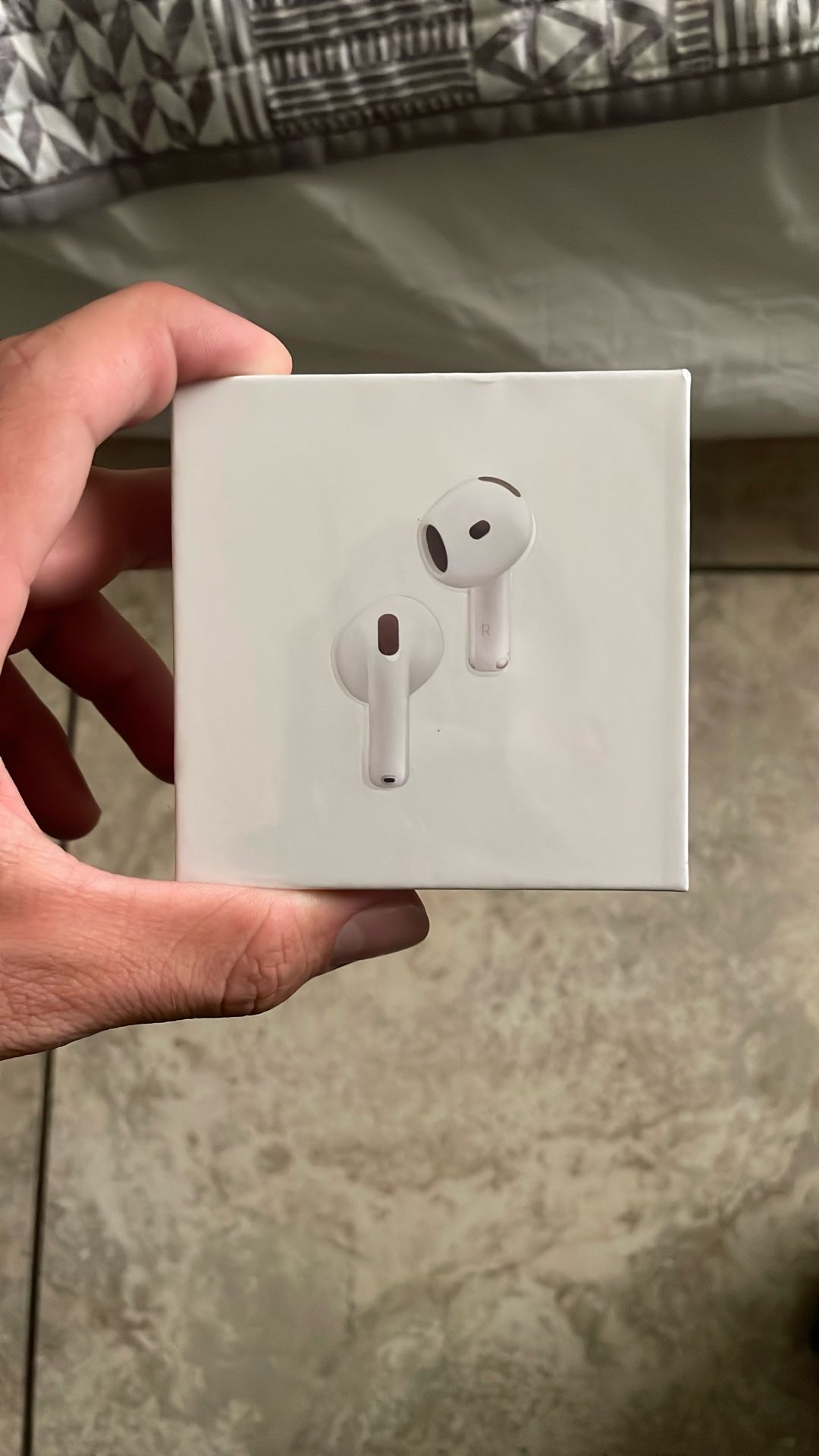 AirPods 4