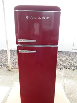 GALANZ. 7.6 CU. FT. RETRO REFRIGERATOR. HOT ROD RED WITH TOP FREEZER