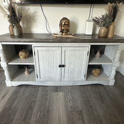 TV Stand Farmhouse Style 