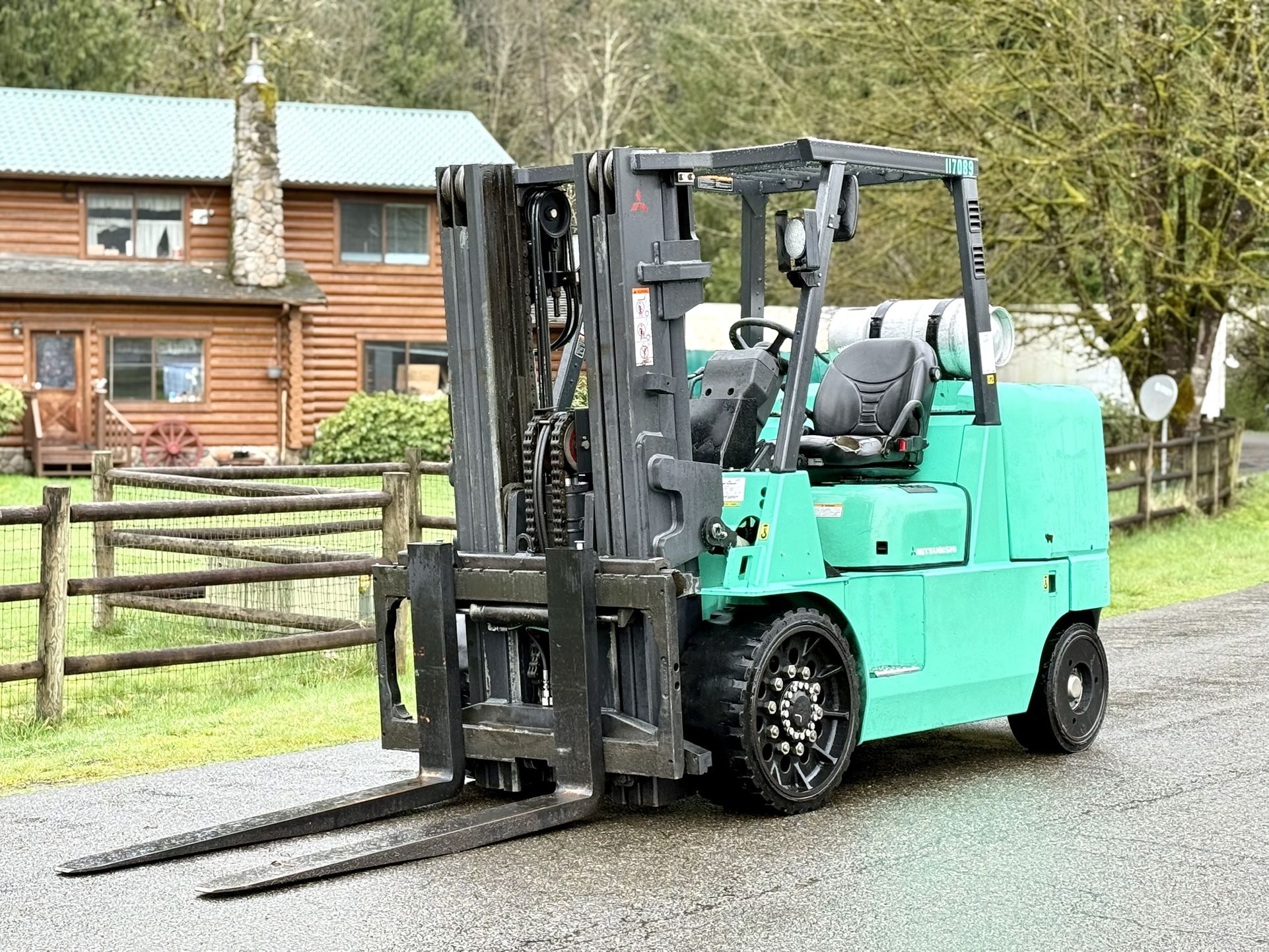 Forklift Mitsubishi LPG 15,000 lb Capacity