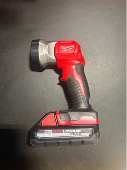 Milwaukee M18 led flashlight w/ 3.0 high output battery