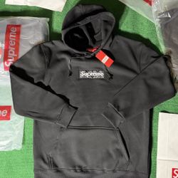 Supreme Hoodie 