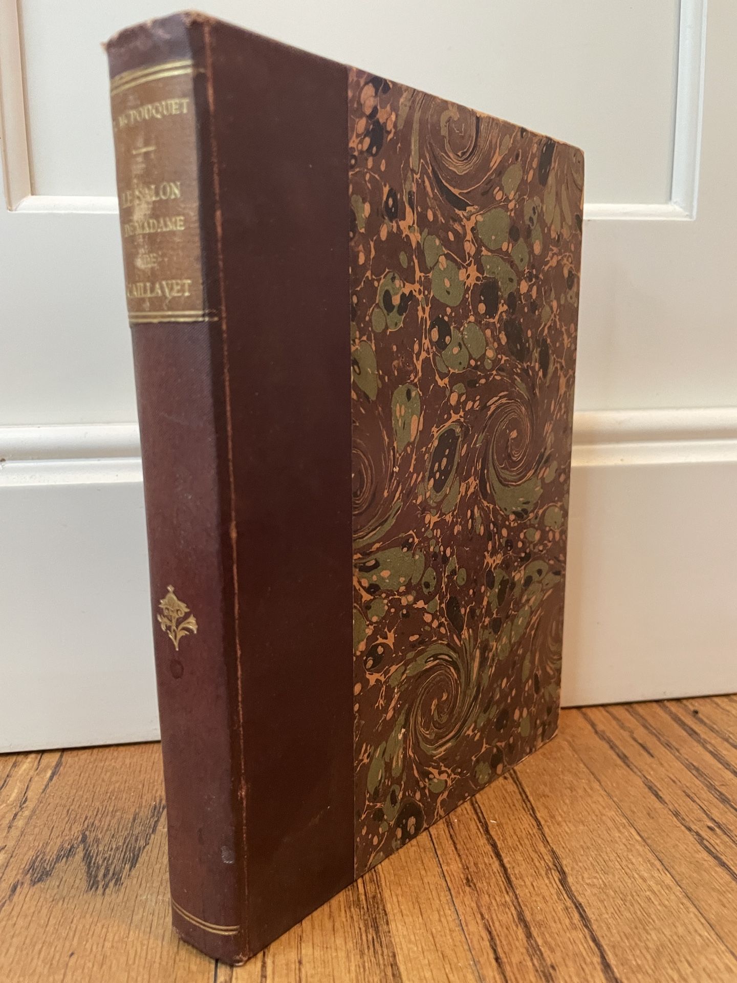 Le salon de madame Arman de Caillavet, ses amis 1926 French Edition HC- RARE. The book is in impressive shape given it is close to a century old. The