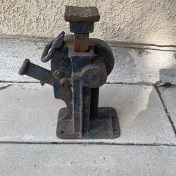 Antique Cast Iron Walker-Badger Mechanical #3  Jack Stand