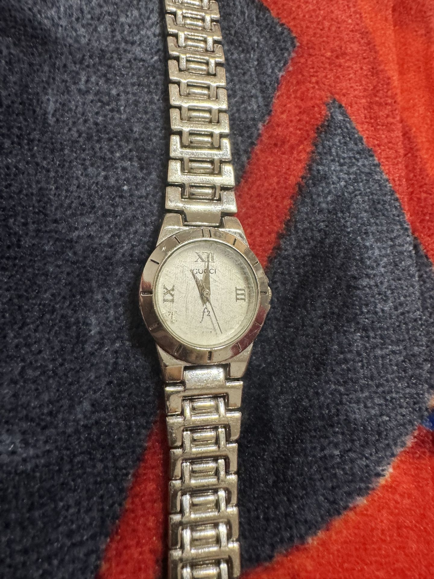 VINTAGE WOMENS GUCCI WATCH 9000L
