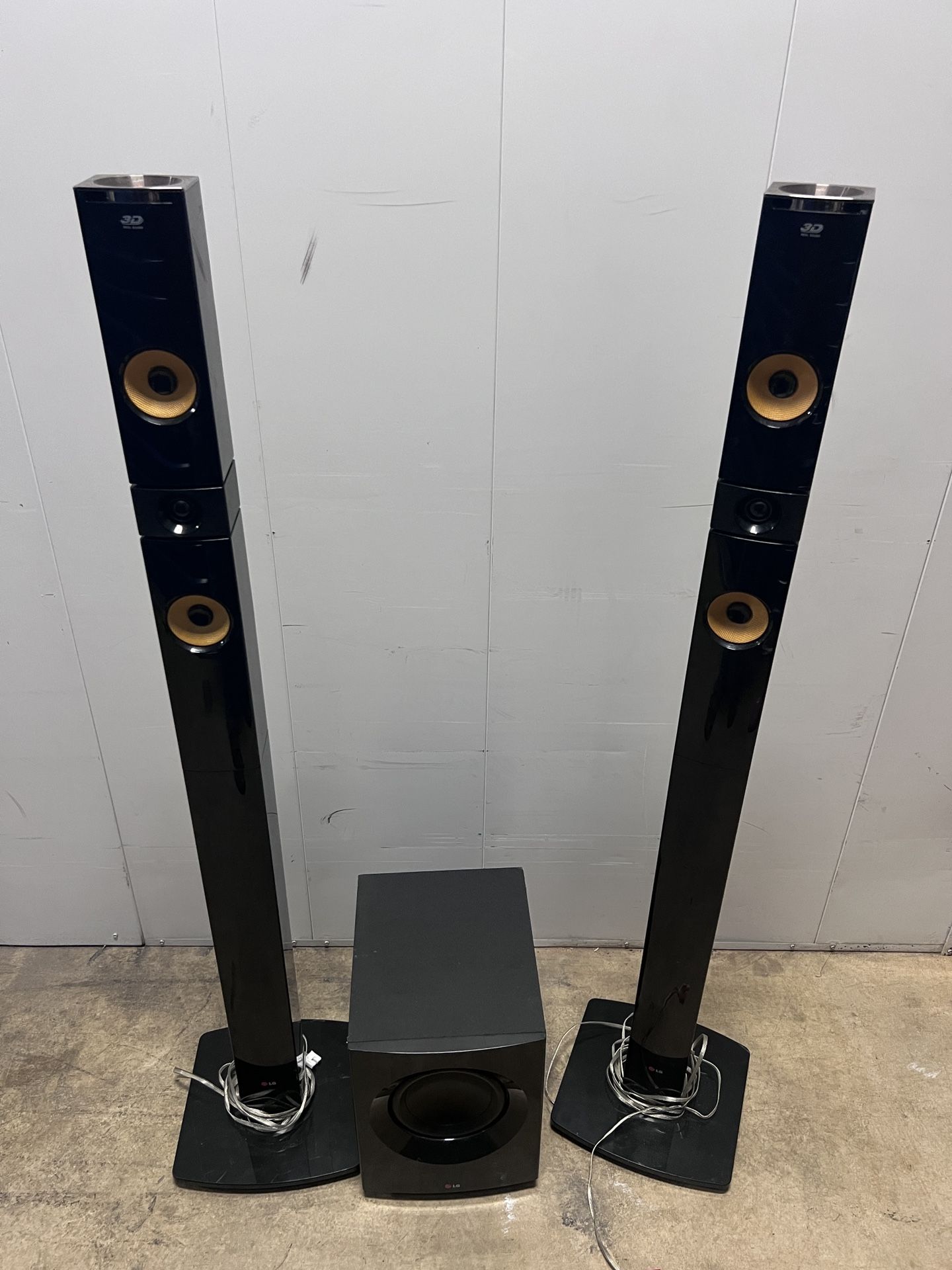 LG SPEAKERS FOR SALE - LIKE NEW