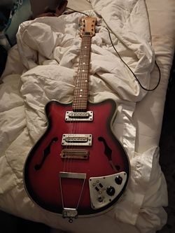 Hollowbody electric guitar