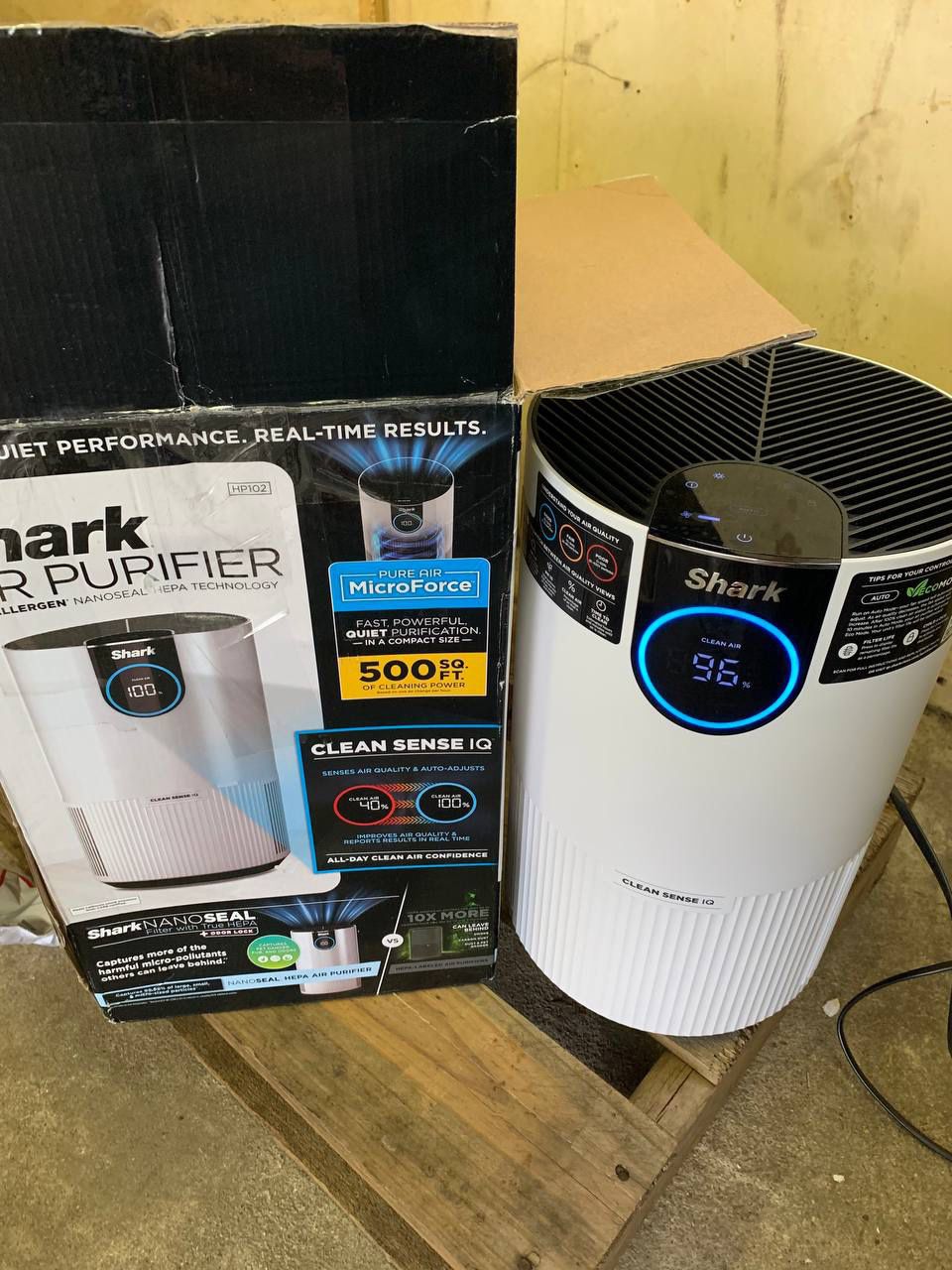 Shark - Clean Sense Air Purifier 500, Clean Sense IQ, NanoSeal True HEPA, 500 sq. ft., Filters 99.9% of allergens, Pro Odor Lock - White [HP102]