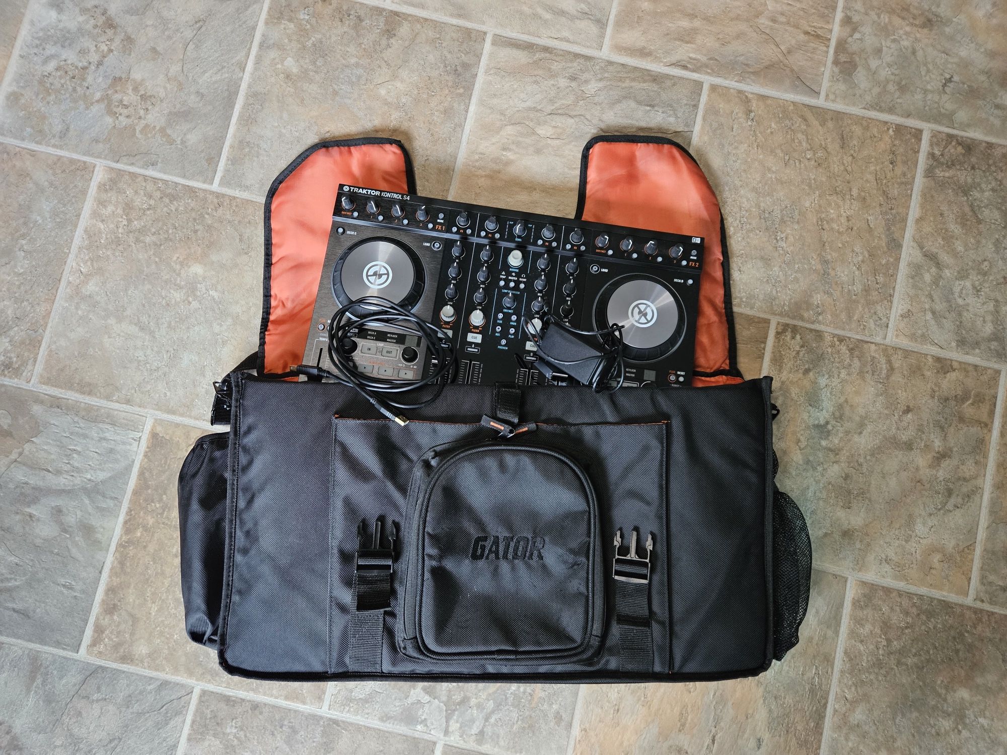 Traktor S4 MK2 DJ Controller With Gator Case