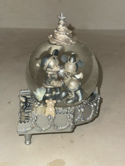 Collectible / vintage Disney Grand Piano Mickey & Minnie Mouse Dancing Snow Globe Silver Metallic Christmas Original box smoke free home Original owne