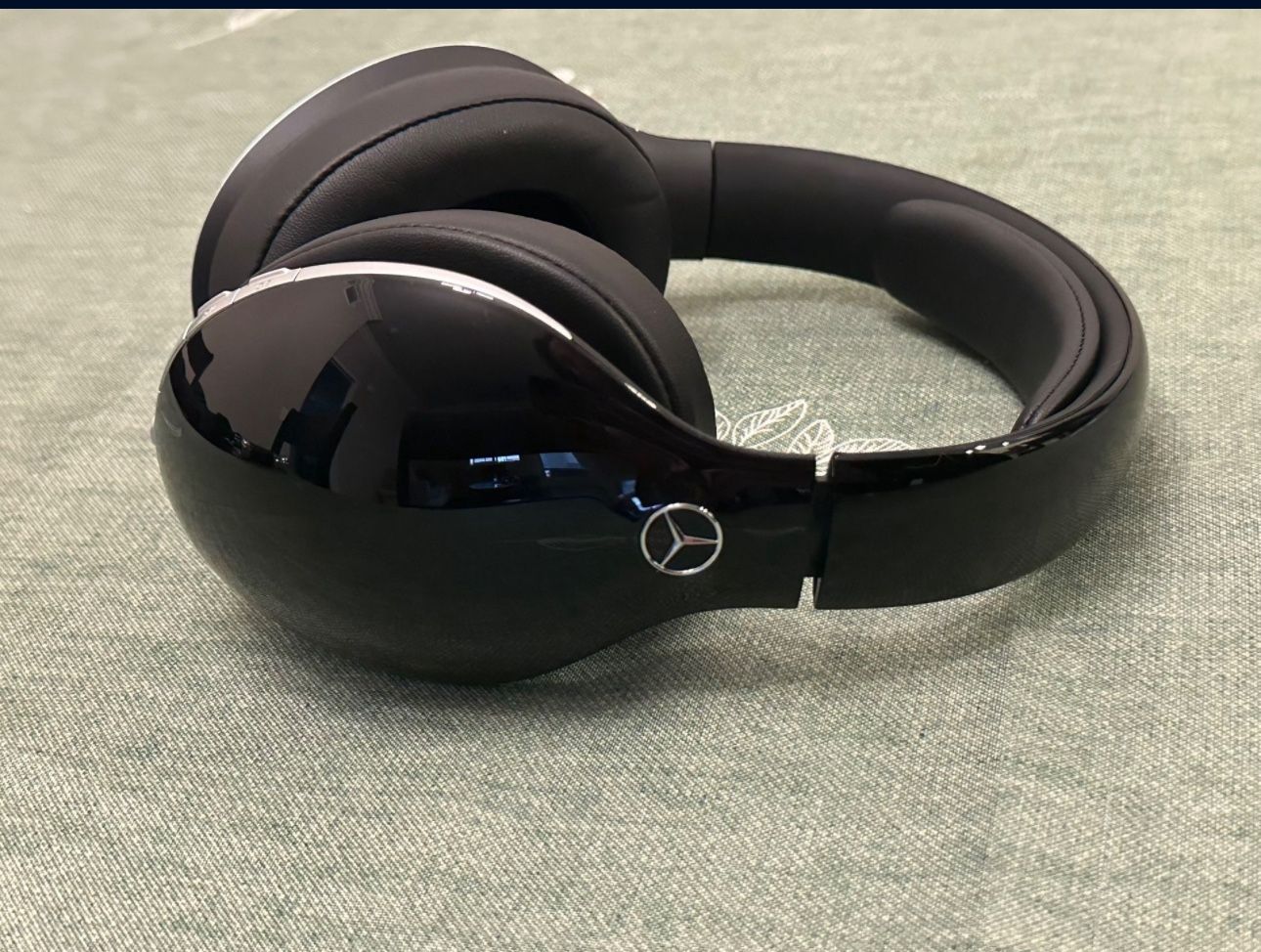 Mercedes Benz Wireless Headphones