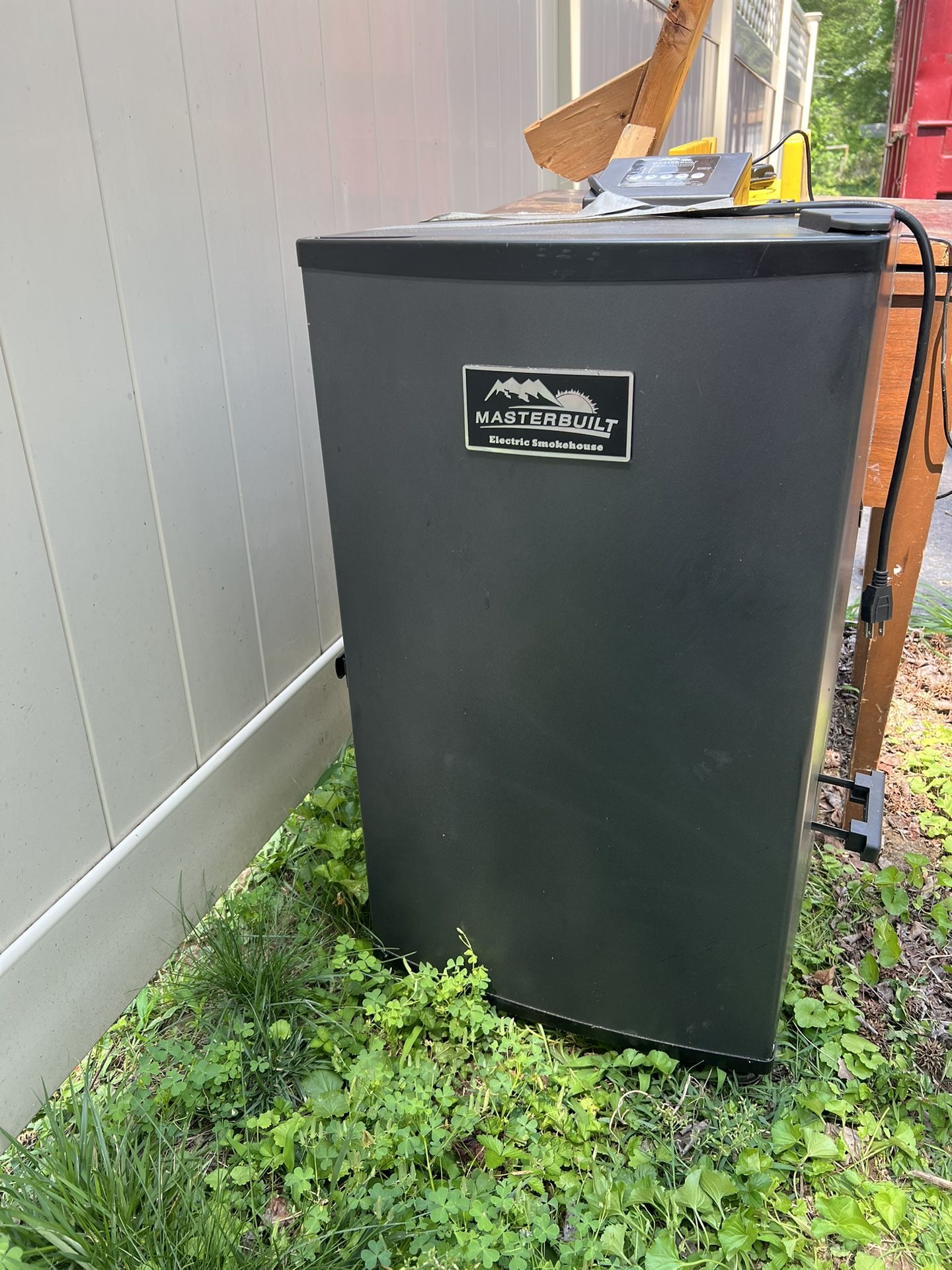 Masterbuilt Electric Smoker