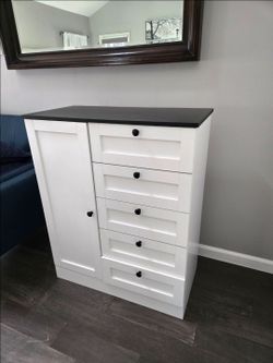 Chest of drawers